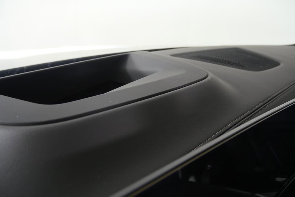 New 2026 BMW X6 xDrive40i w/ Climate Comfort Package image 18