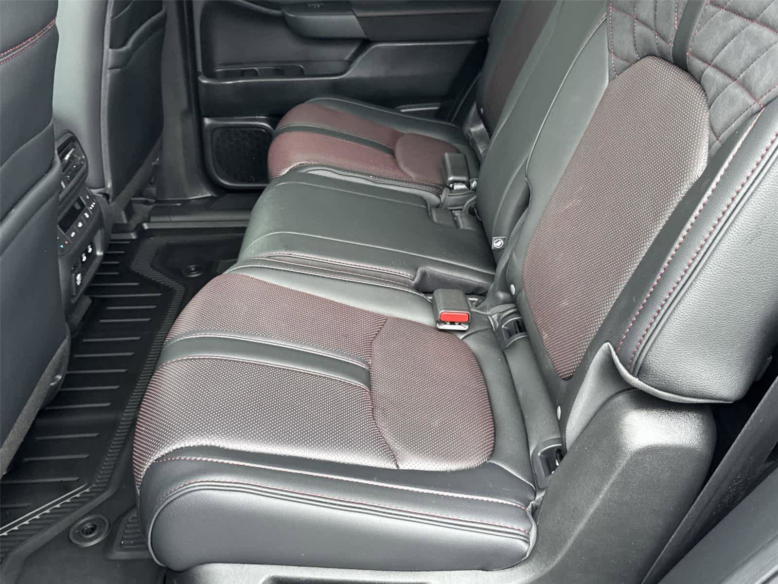 Used 2026 Honda Pilot Black Edition image 15