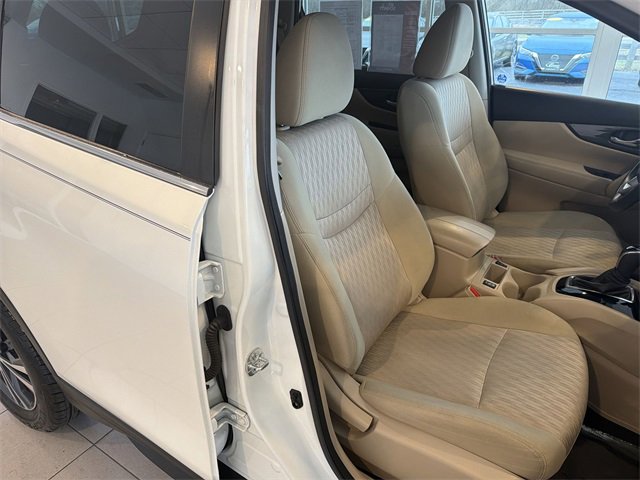 Used 2020 Nissan Rogue SV w/ Premium Package image 18