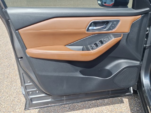 Certified 2024 Nissan Rogue Platinum AWD/4WD image 11