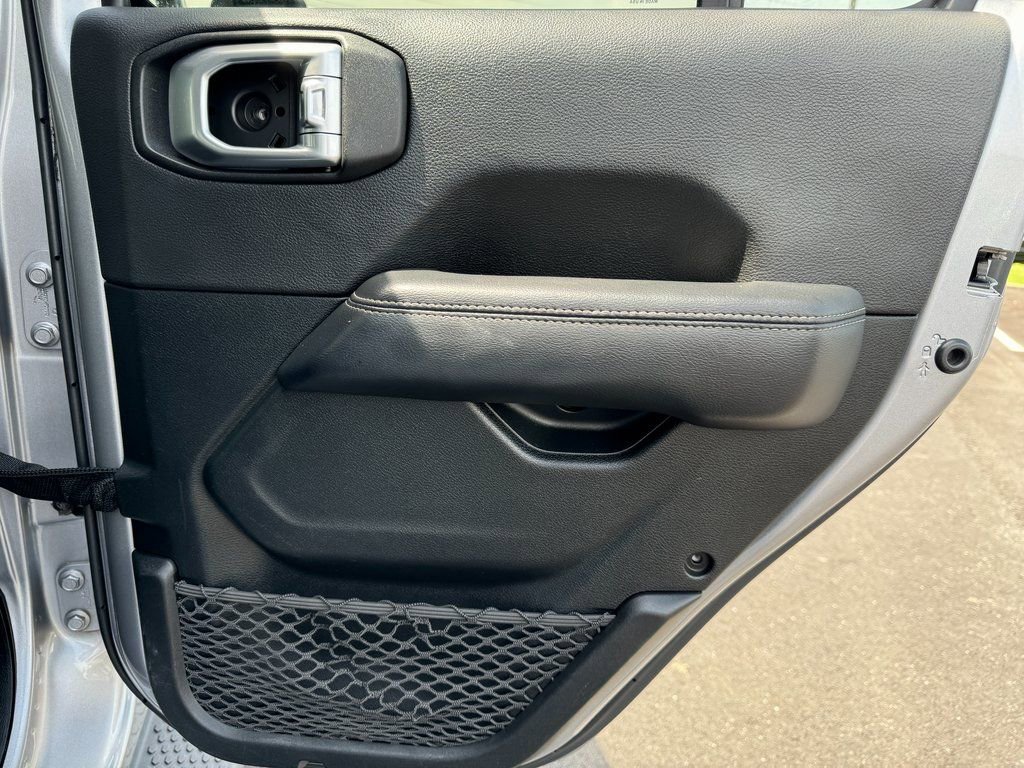 Used 2020 Jeep Wrangler Unlimited Sahara image 16