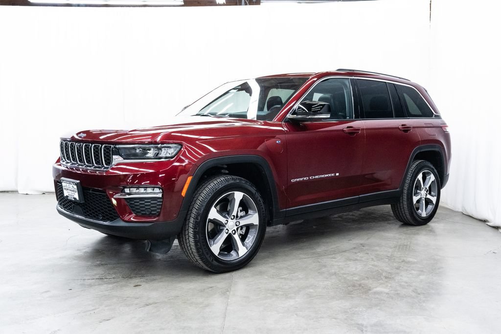 Used 2022 Jeep Grand Cherokee Limited 4xe w/ Luxury Tech Group II AWD/4WD image 3