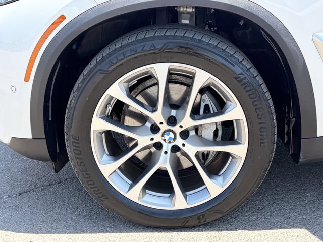 Certified 2024 BMW X5 xDrive40i w/ Premium Package AWD/4WD image 11
