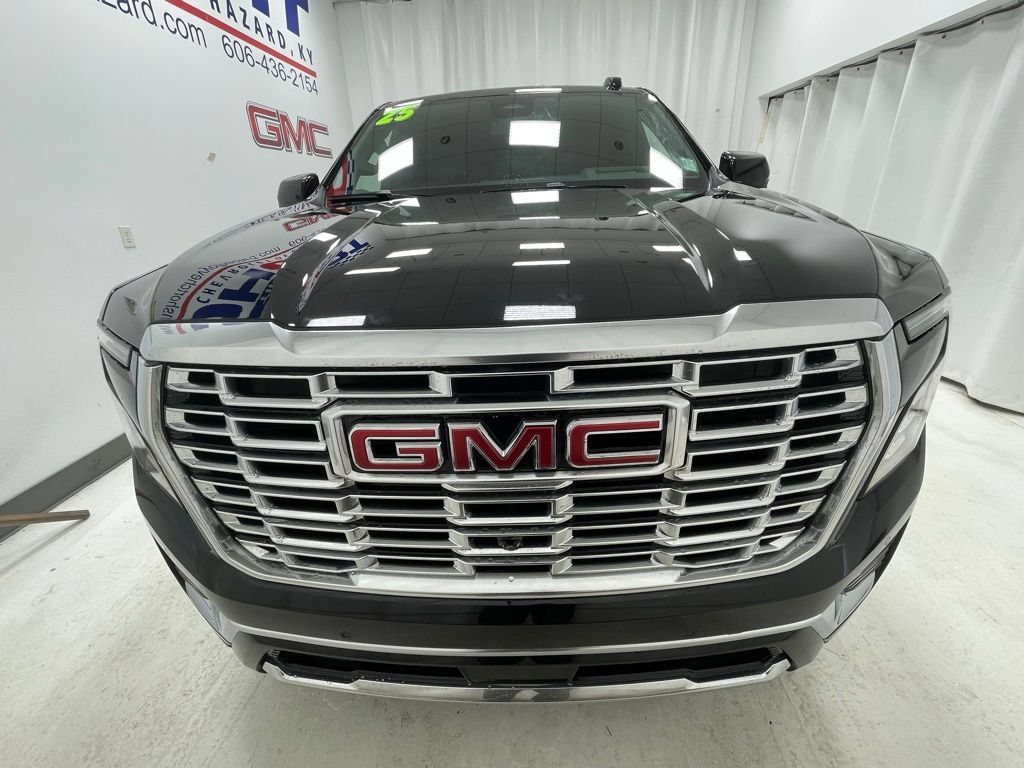 Used 2025 GMC Yukon Denali AWD/4WD image 2