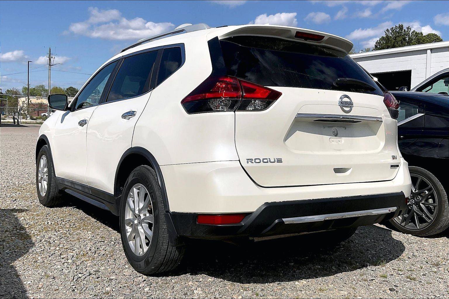 Used 2018 Nissan Rogue SV FWD image 4