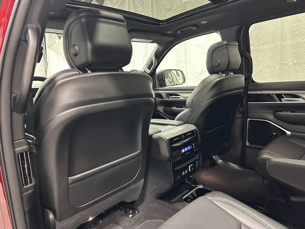 Used 2026 Jeep Grand Wagoneer Limited w/ Premium Group II AWD/4WD image 47
