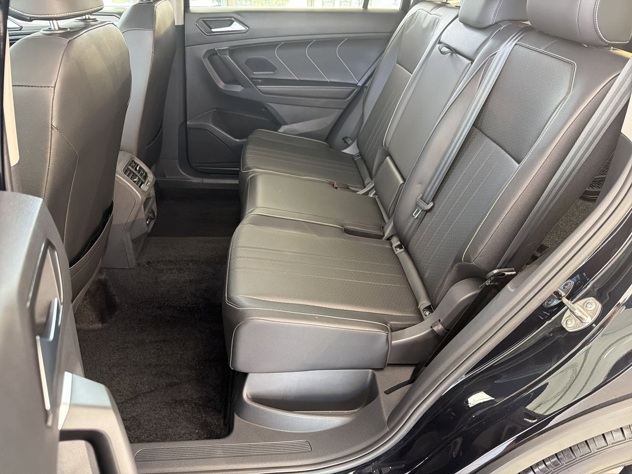 Certified 2024 Volkswagen Tiguan SE image 15