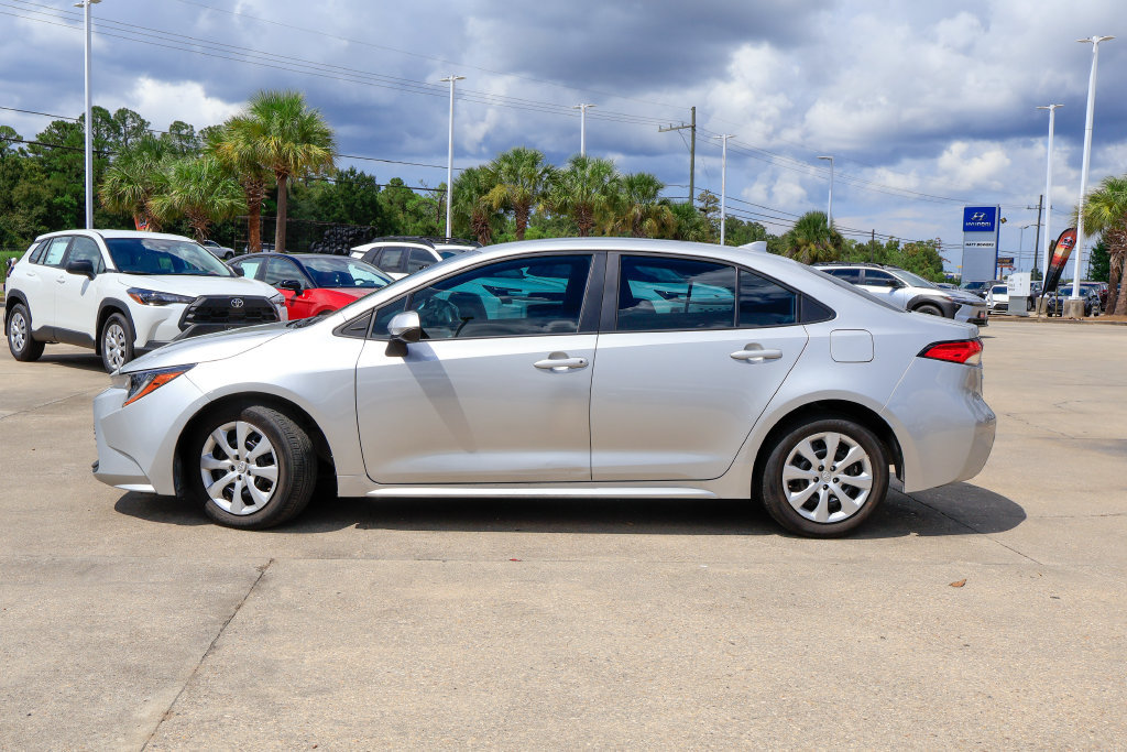 Used 2025 Toyota Corolla LE FWD image 26