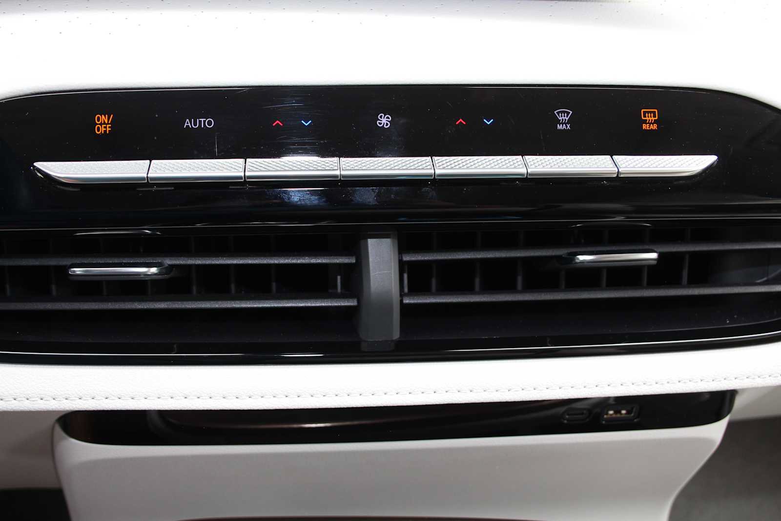 Used 2025 Buick Enclave Avenir AWD/4WD image 45