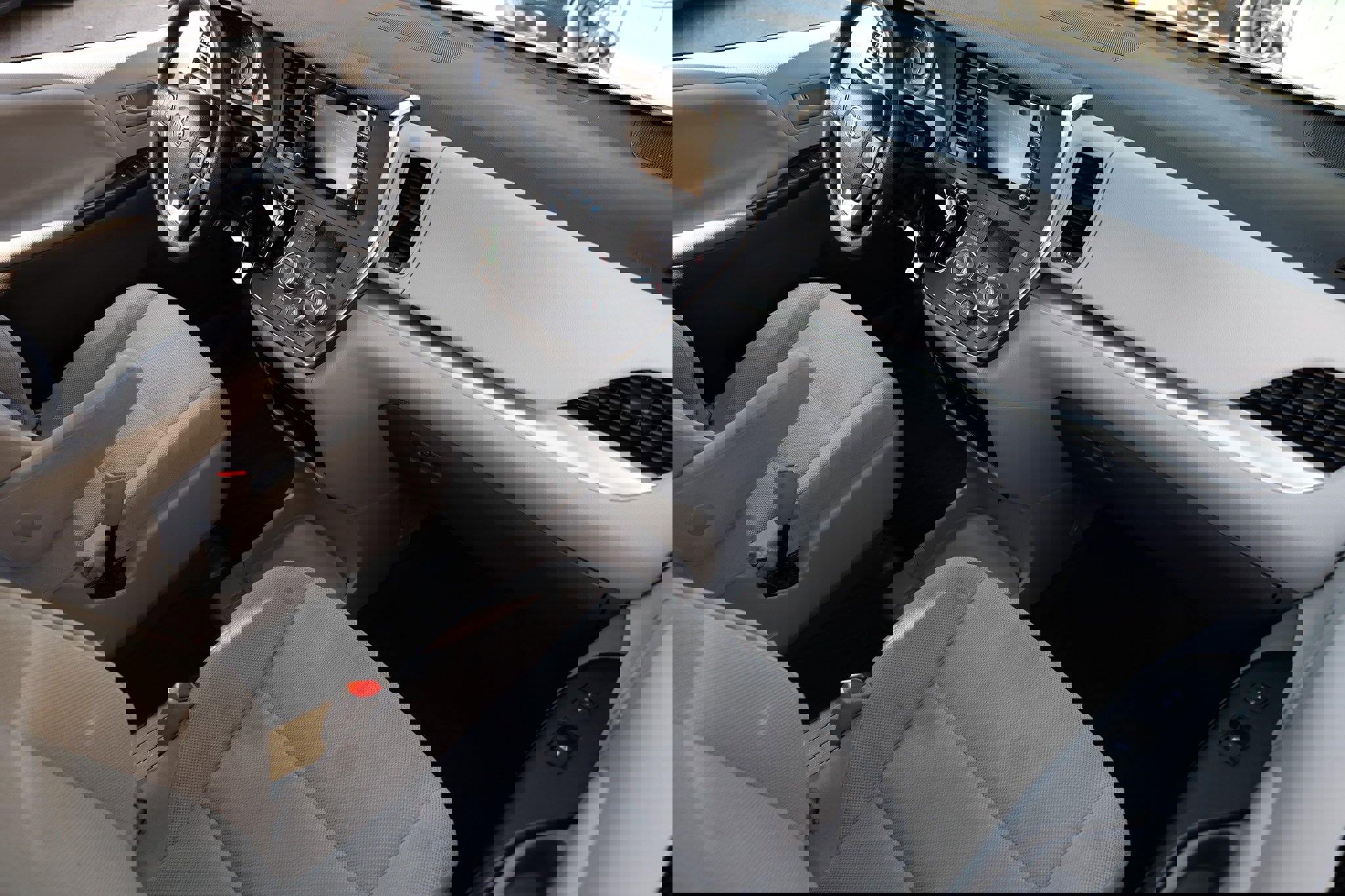 Used 2019 Toyota Sienna L image 19