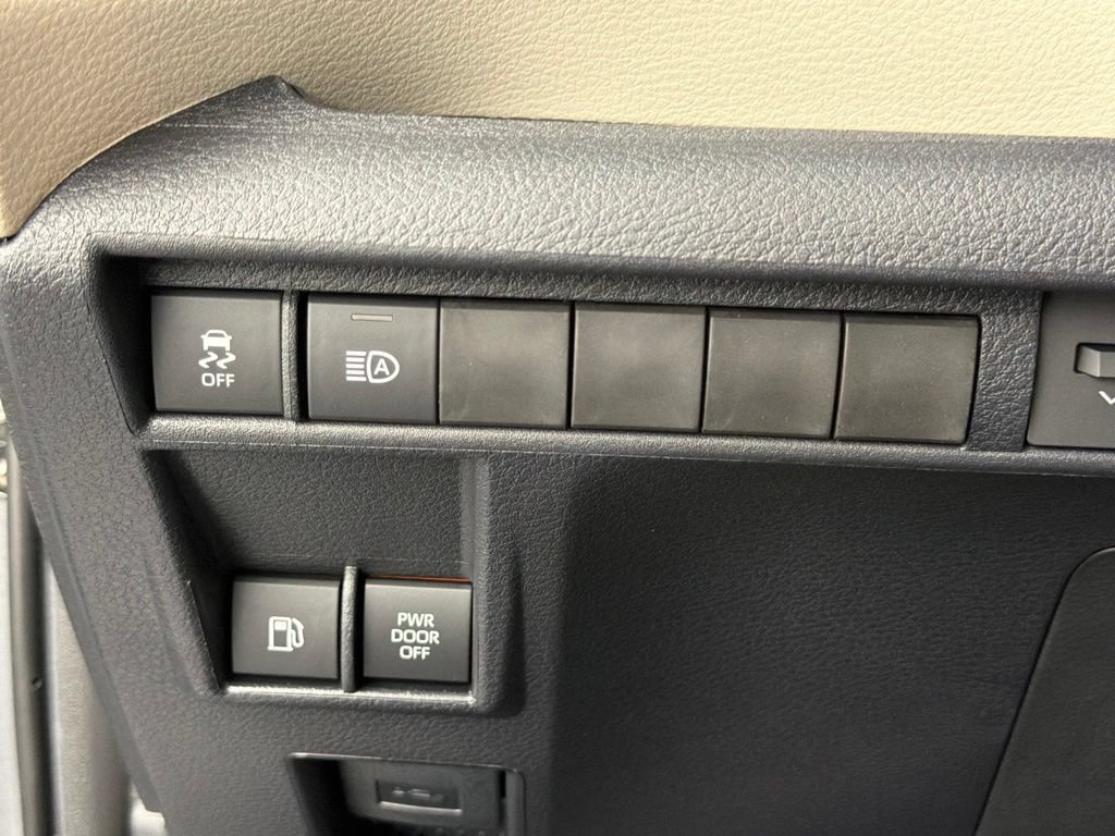 Certified 2026 Toyota Sienna Limited FWD image 30