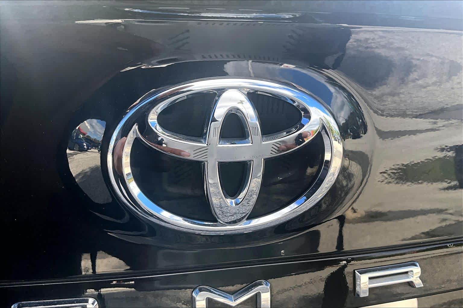 Used 2024 Toyota Camry SE AWD/4WD image 30