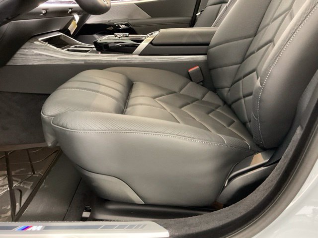 Used 2025 BMW 750e xDrive AWD/4WD image 31
