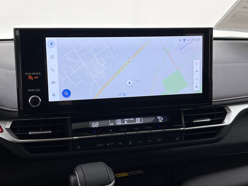 Used 2025 Toyota Sienna XLE Woodland Edition image 24