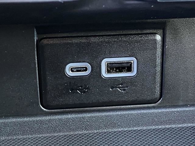 Used 2024 GMC Yukon XL SLT w/ SLT Luxury Package image 35