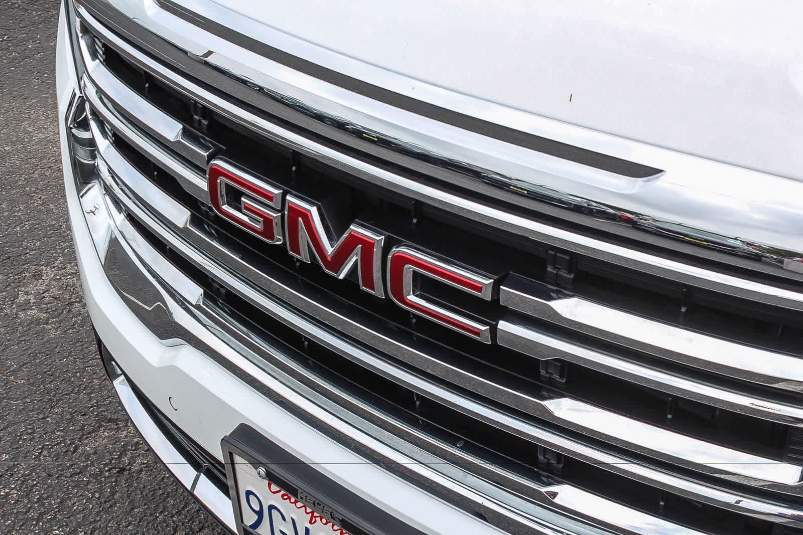 Used 2023 GMC Acadia SLE w/ Driver Convenience Package FWD image 16