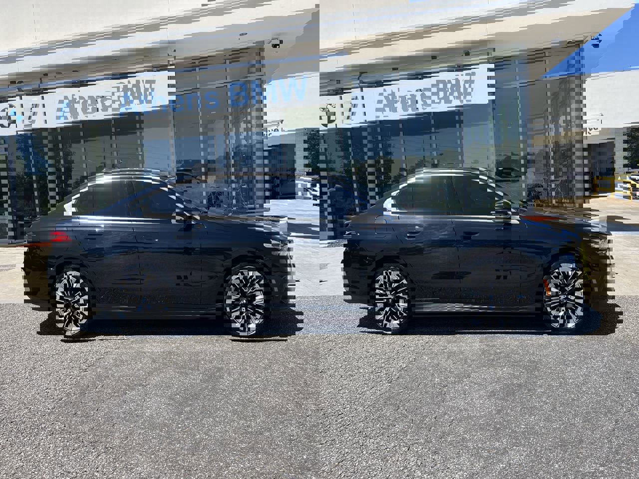 Certified 2025 BMW 530i w/ Premium Package image 9