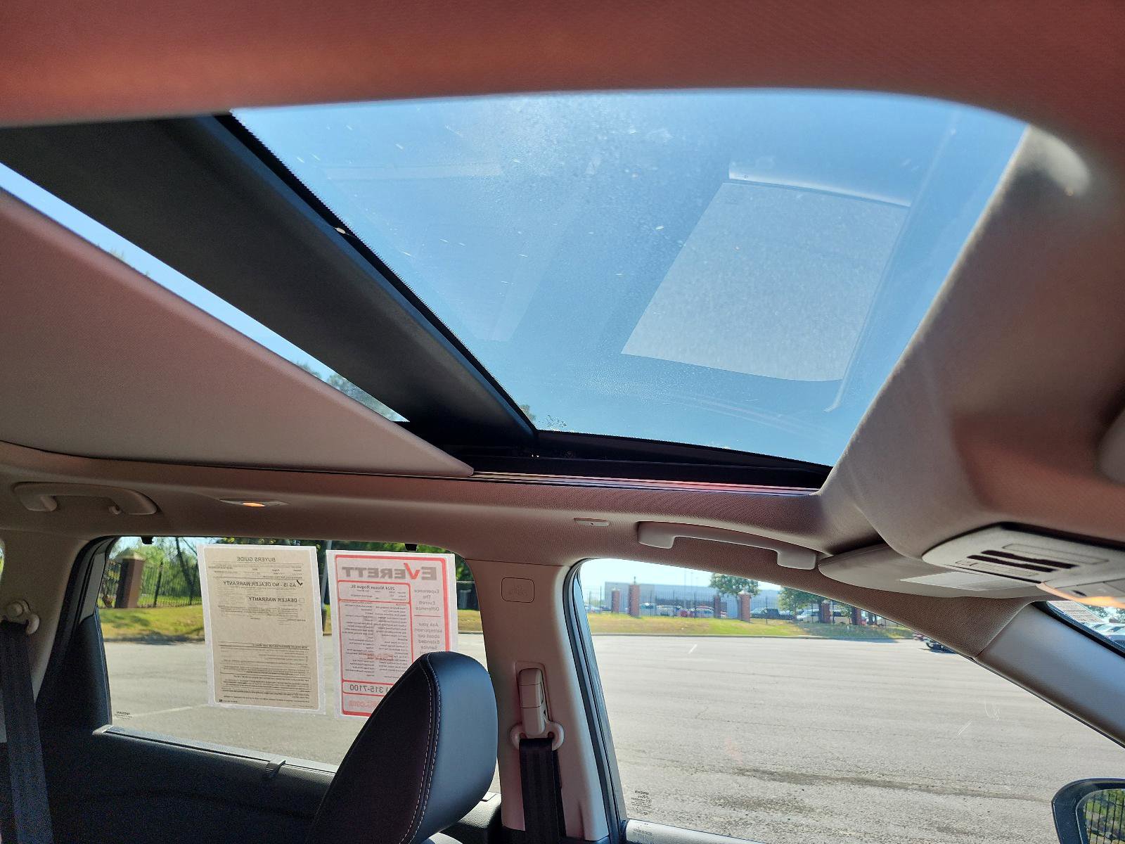 Used 2024 Nissan Rogue SL w/ SL Premium Package image 8