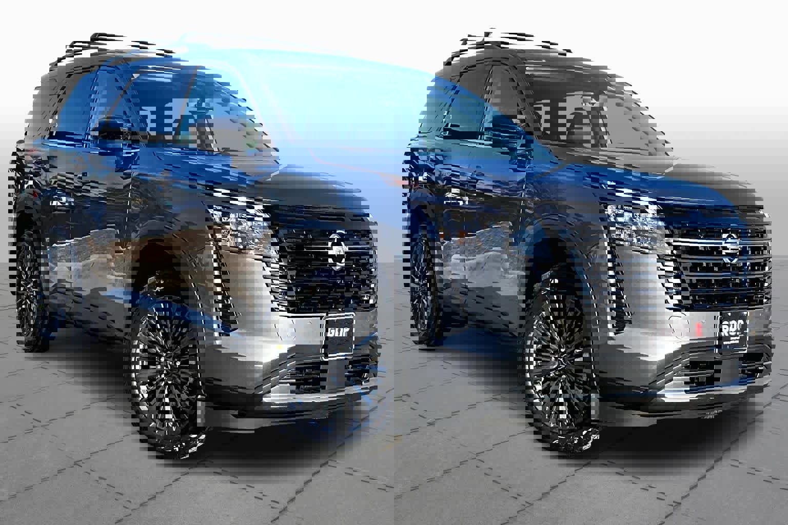 New 2026 Nissan Pathfinder SL image 2