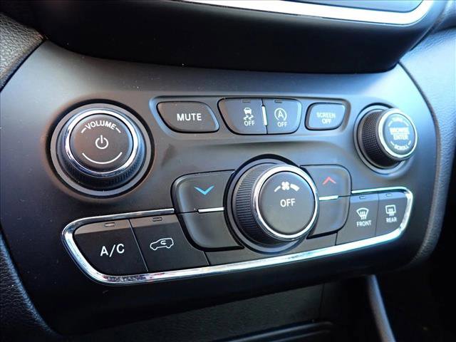 Used 2019 Jeep Cherokee Latitude Plus w/ Cold Weather Group image 17