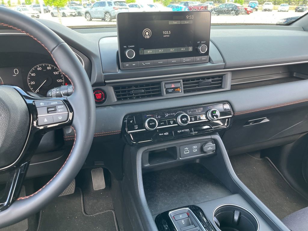 Certified 2025 Honda Pilot Sport image 18