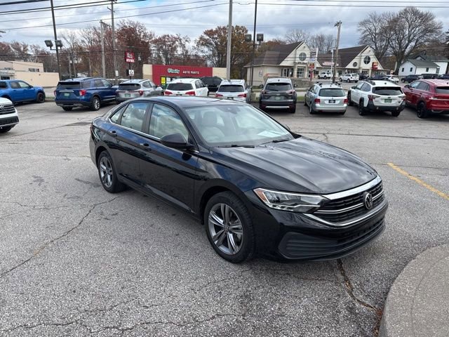 Certified 2023 Volkswagen Jetta SE image 4