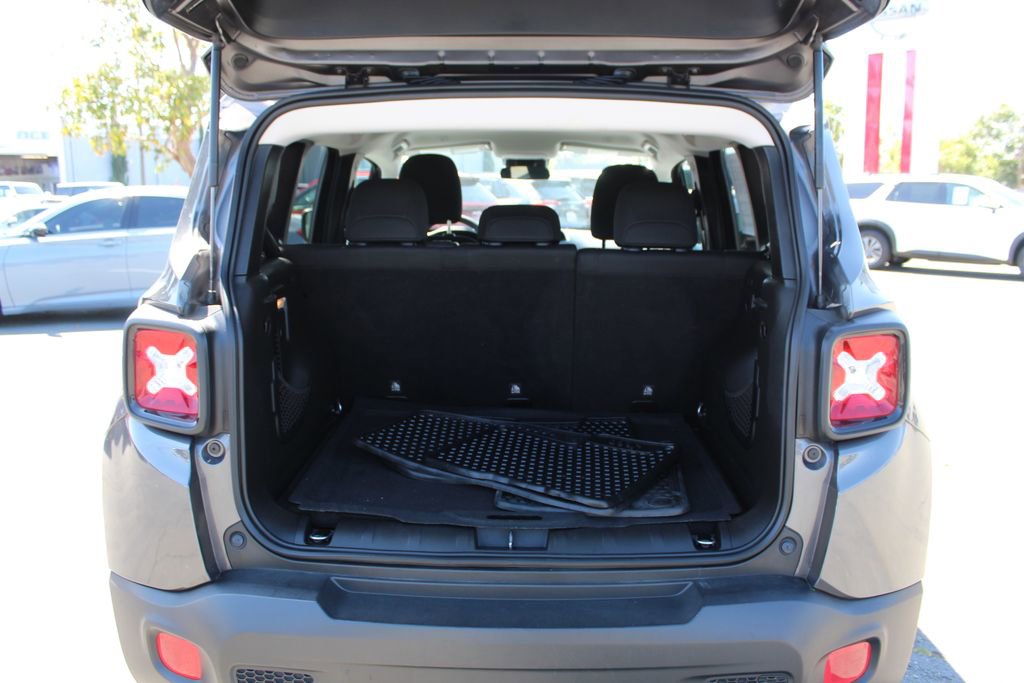 Used 2018 Jeep Renegade Sport w/ Power & Air Group image 10