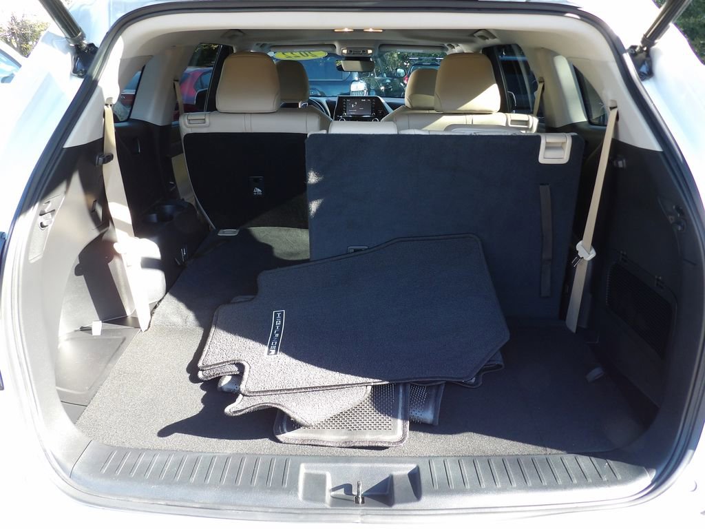 Used 2022 Toyota Highlander XLE image 26