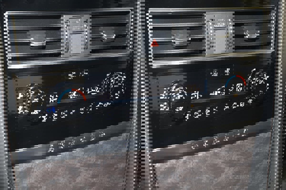 Used 2024 Nissan Armada Platinum w/ Captain's Chairs Package image 31