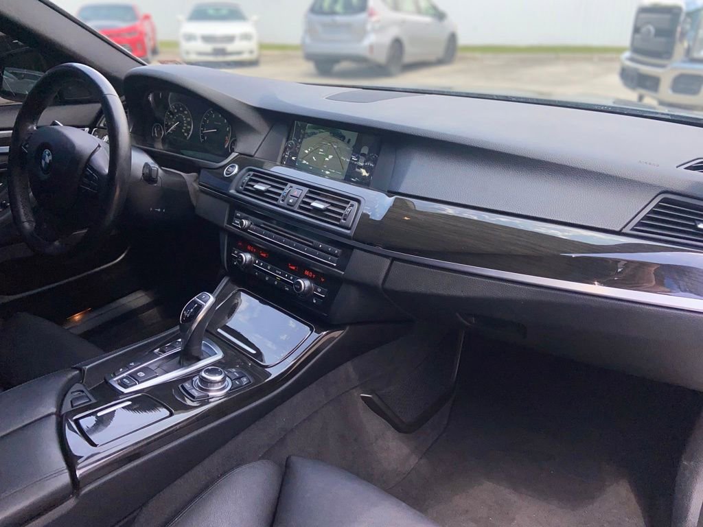 Used 2011 BMW 550i xDrive Sedan AWD/4WD image 17