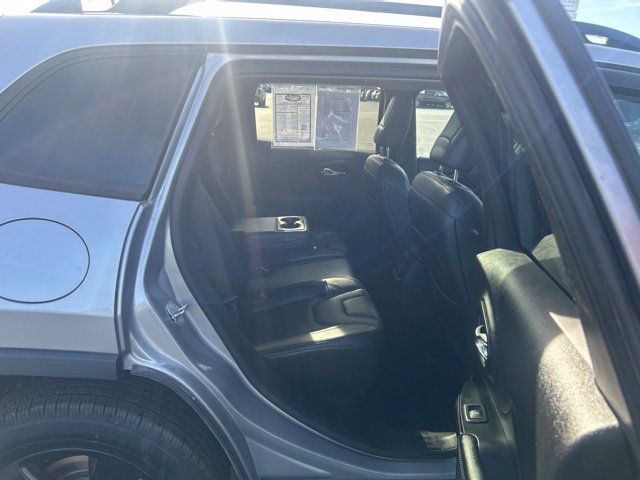 Used 2021 Jeep Cherokee Latitude Lux w/ Sun & Sound Group AWD/4WD image 49