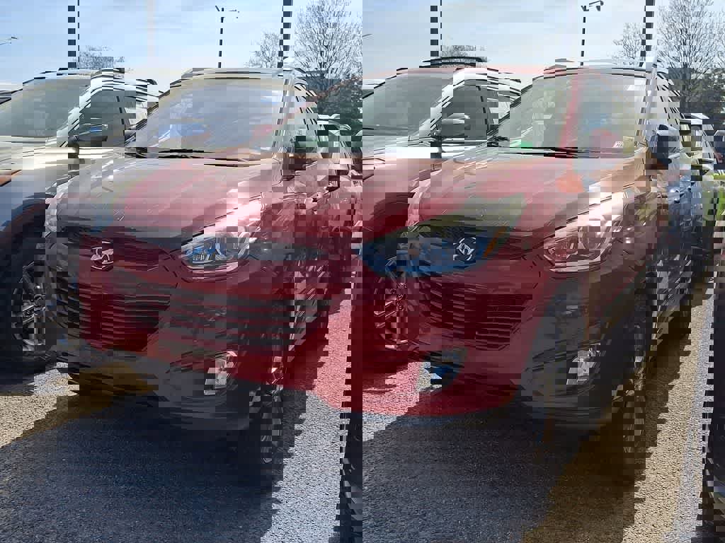 Used 2015 Hyundai Tucson SE image 1