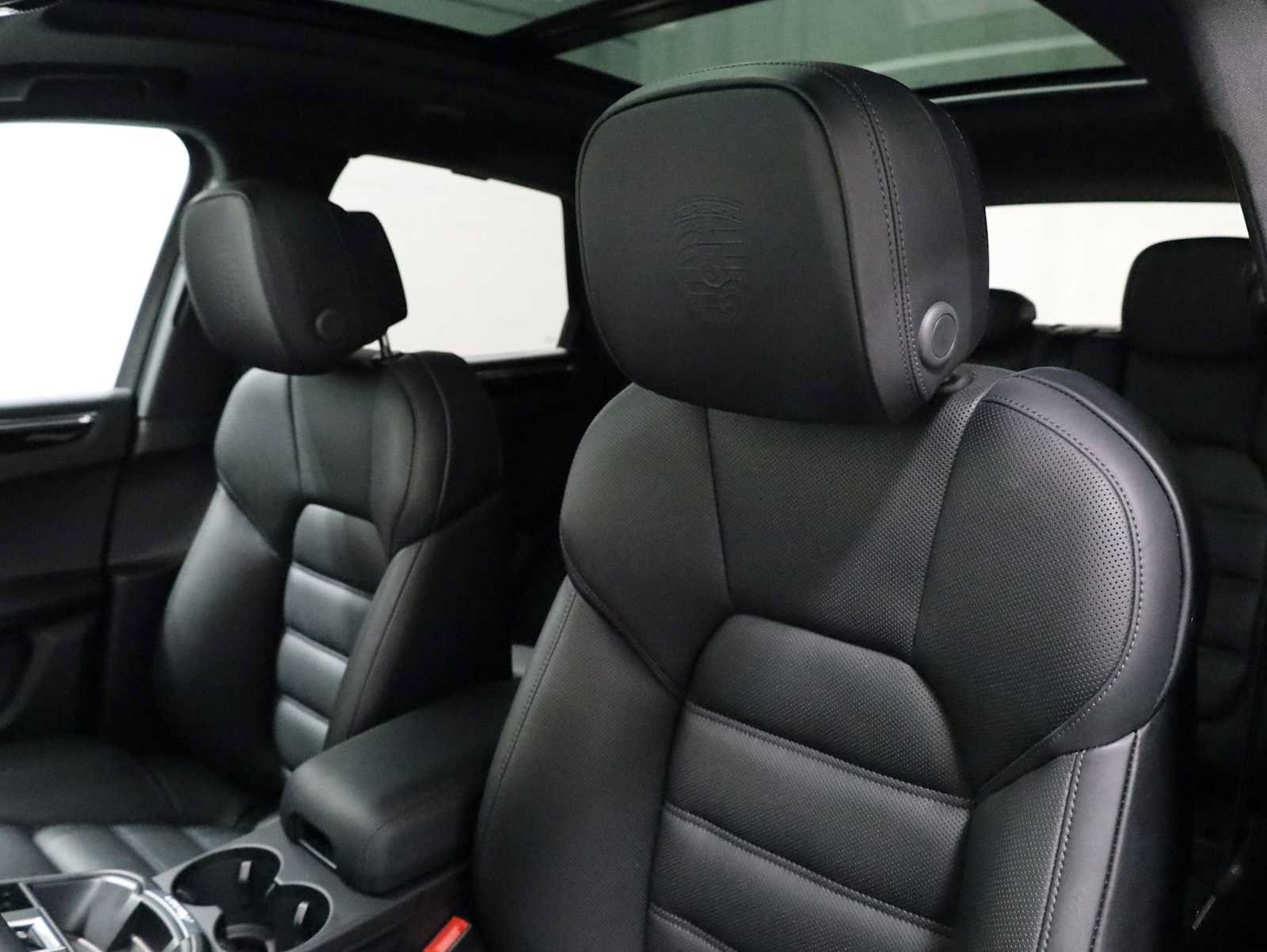 Certified 2026 Porsche Macan AWD/4WD image 19