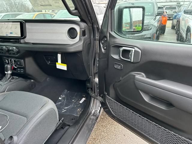 New 2025 Jeep Gladiator Sport AWD/4WD image 30