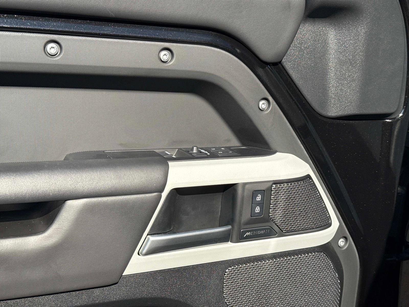 Used 2024 Land Rover Defender 90 S image 13