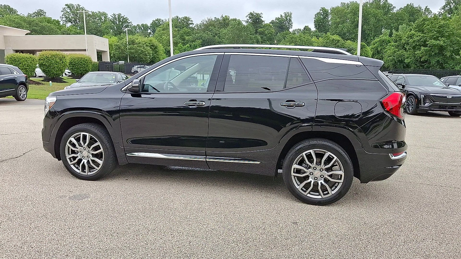 Certified 2023 GMC Terrain Denali w/ Denali Premium Package AWD/4WD image 6