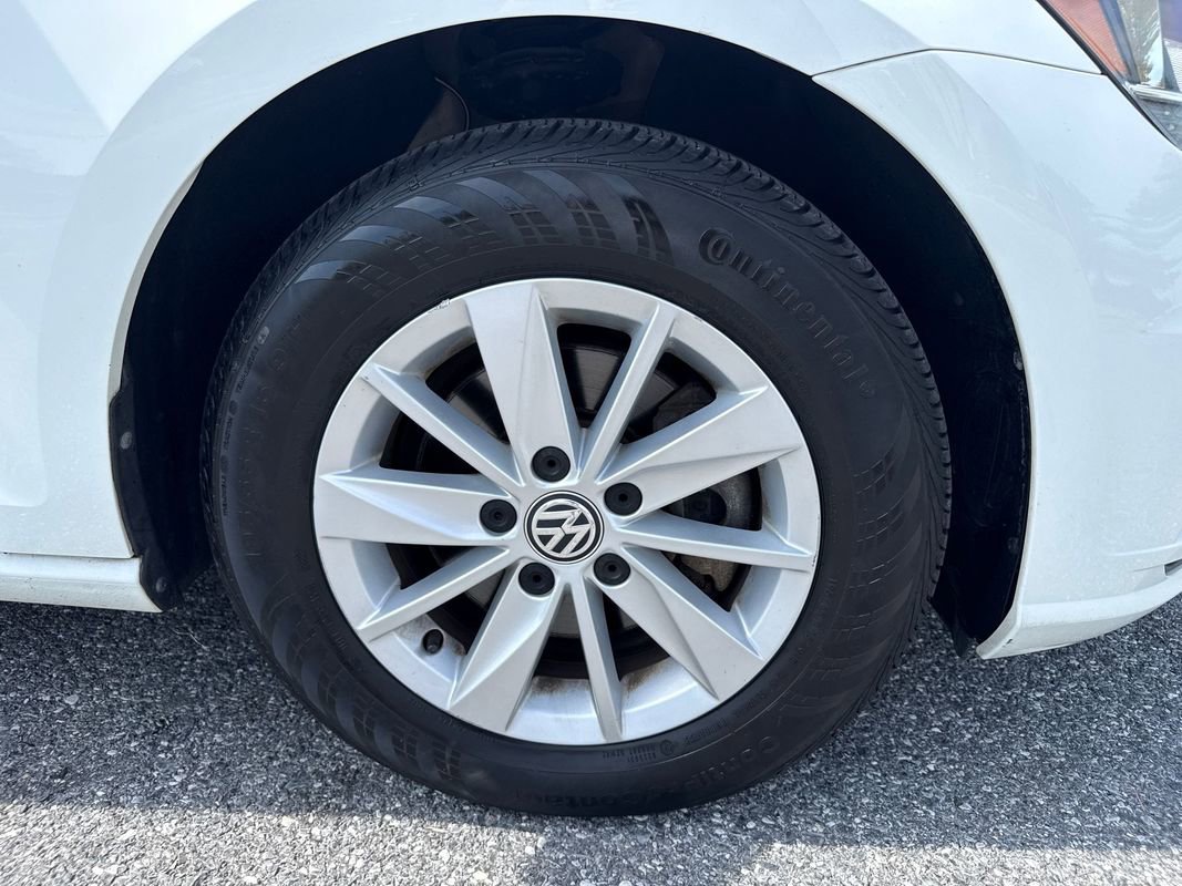 Used 2018 Volkswagen Golf S image 30