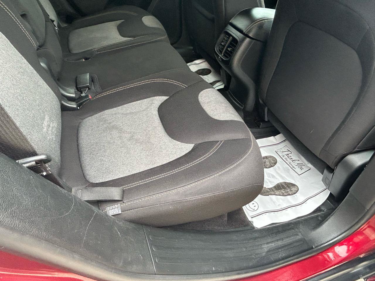Used 2018 Jeep Cherokee Latitude FWD image 11
