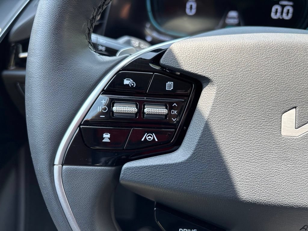 Used 2025 Kia Niro EX w/ EX Cold Weather Package FWD image 29