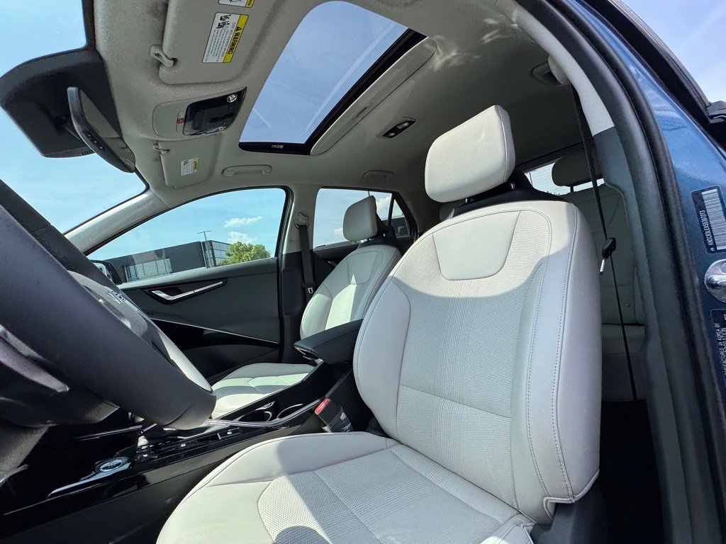 New 2025 Kia Niro EX Touring image 12