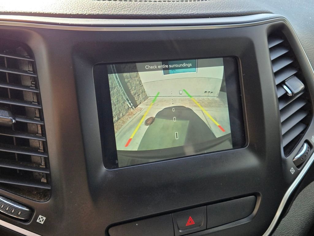 Used 2019 Jeep Cherokee Latitude Plus w/ Comfort/Convenience Group image 11