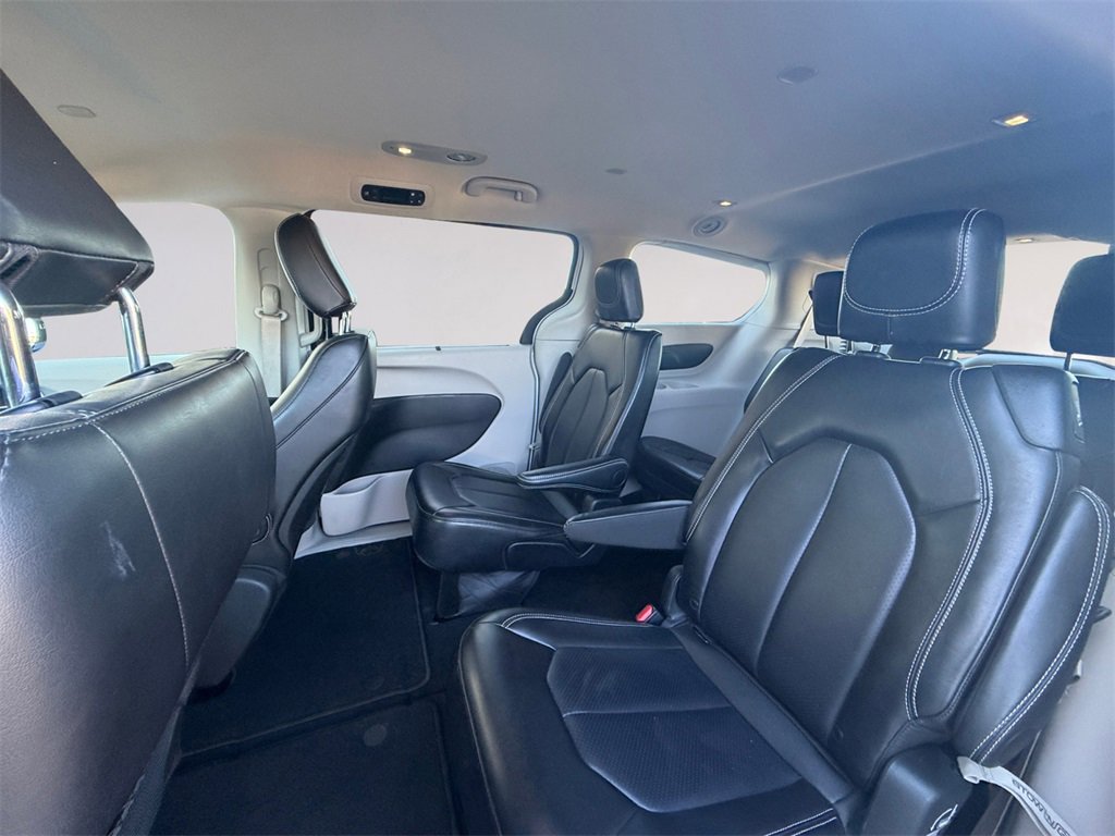 Used 2024 Chrysler Pacifica Touring-L image 16