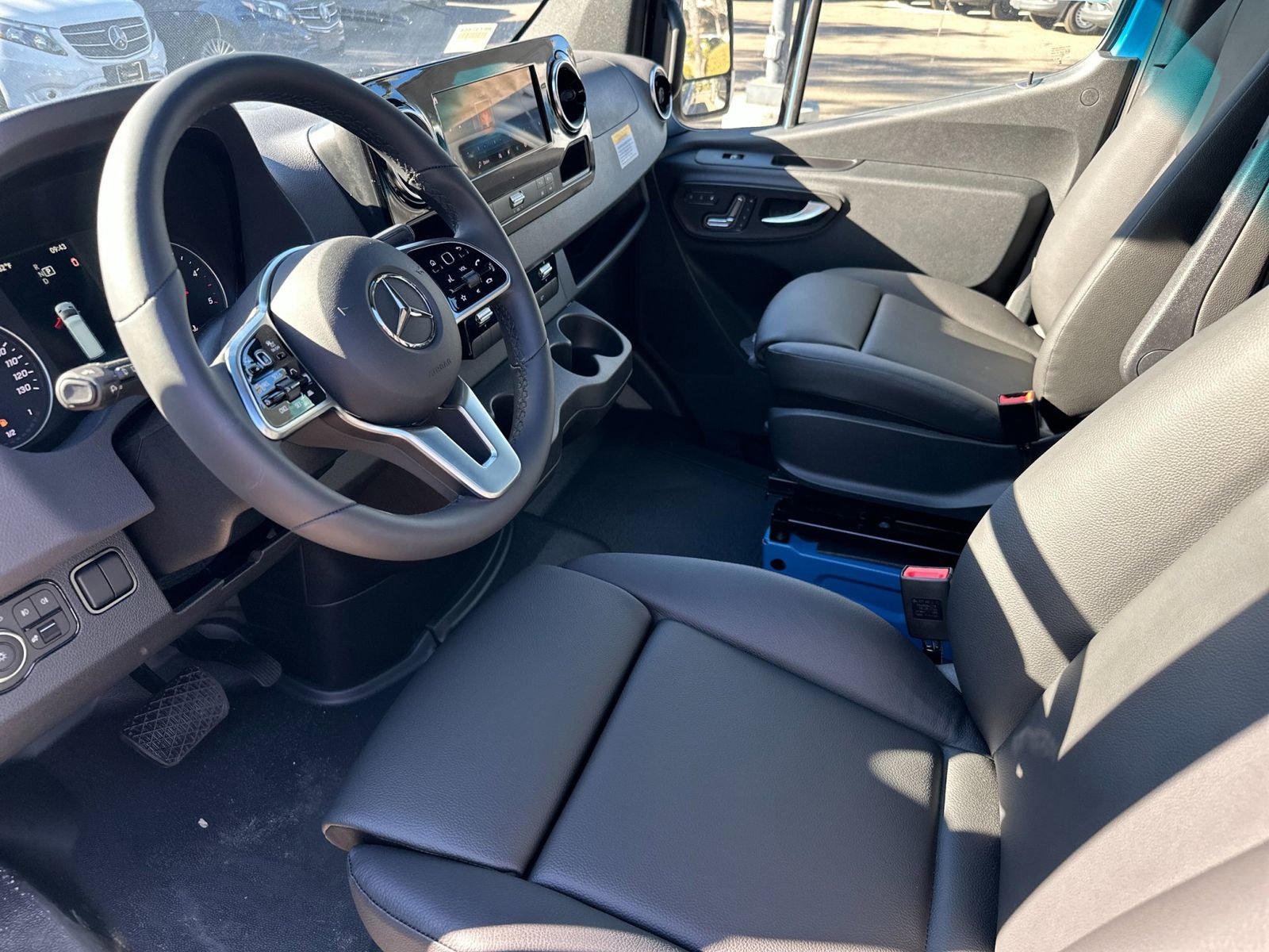 Used 2024 Mercedes-Benz Sprinter 2500 image 10