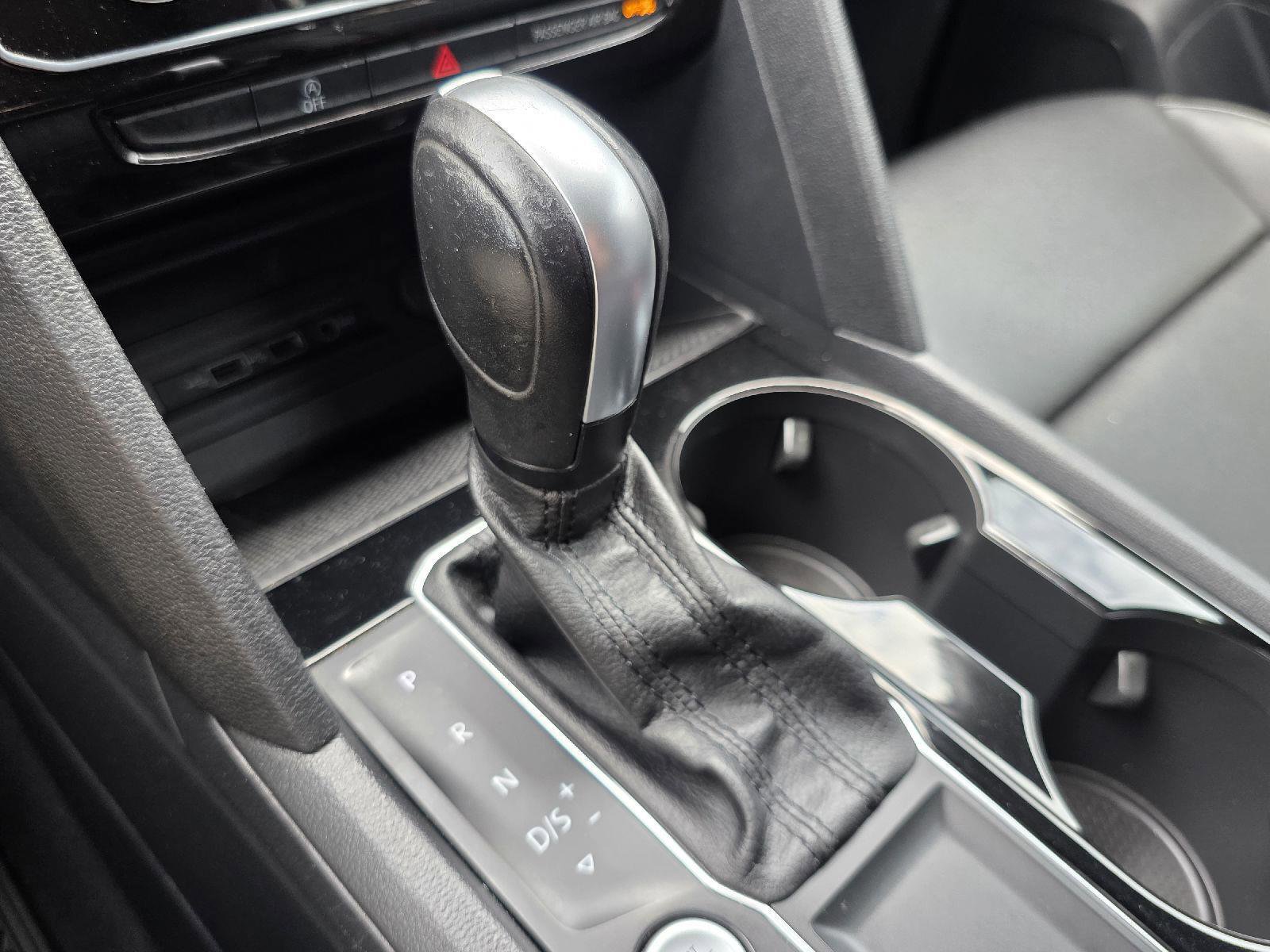 Used 2020 Volkswagen Atlas Cross Sport SEL image 16