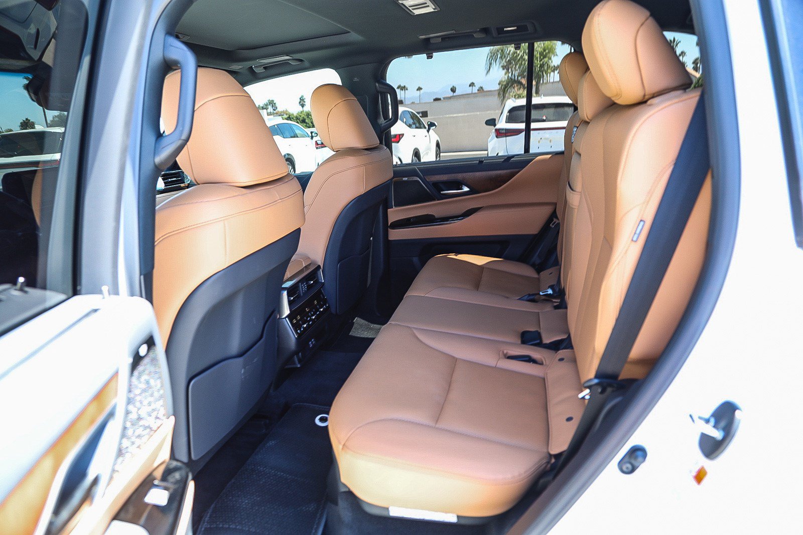 Certified 2026 Lexus LX 600 4WD w/ Luxury Package image 18