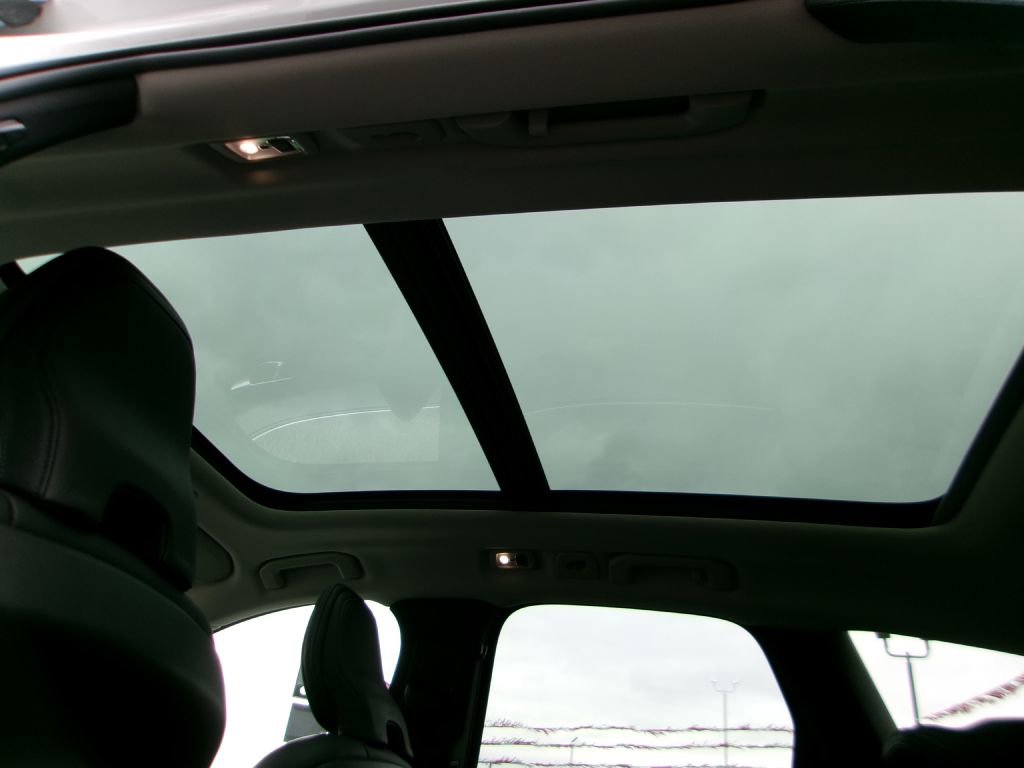 Used 2021 Volvo XC60 T5 Momentum w/ Premium Package image 14