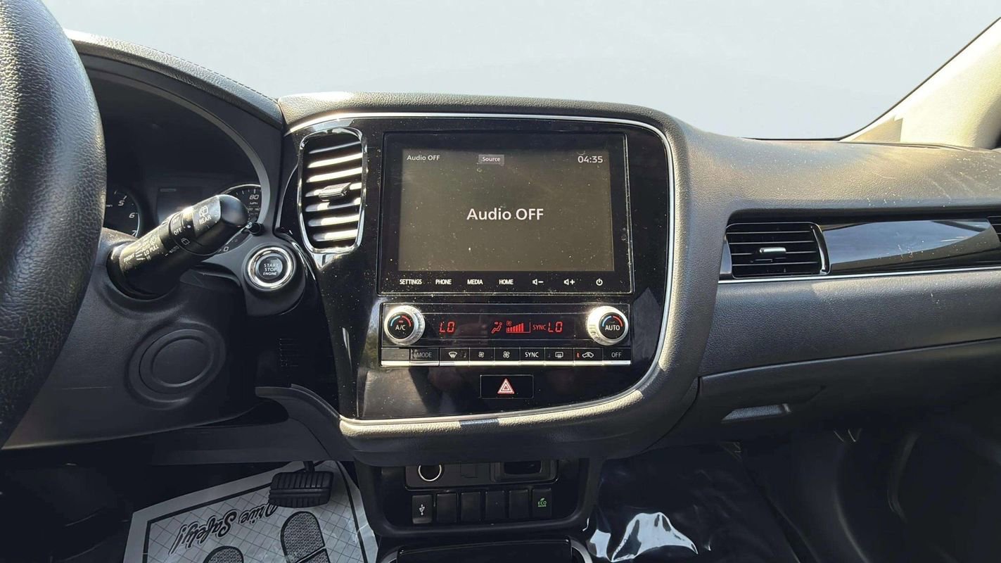 Used 2020 Mitsubishi Outlander SE AWD/4WD image 10