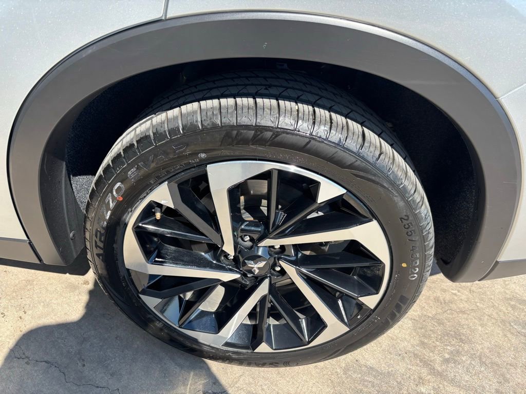Used 2024 Mitsubishi Outlander SE image 11