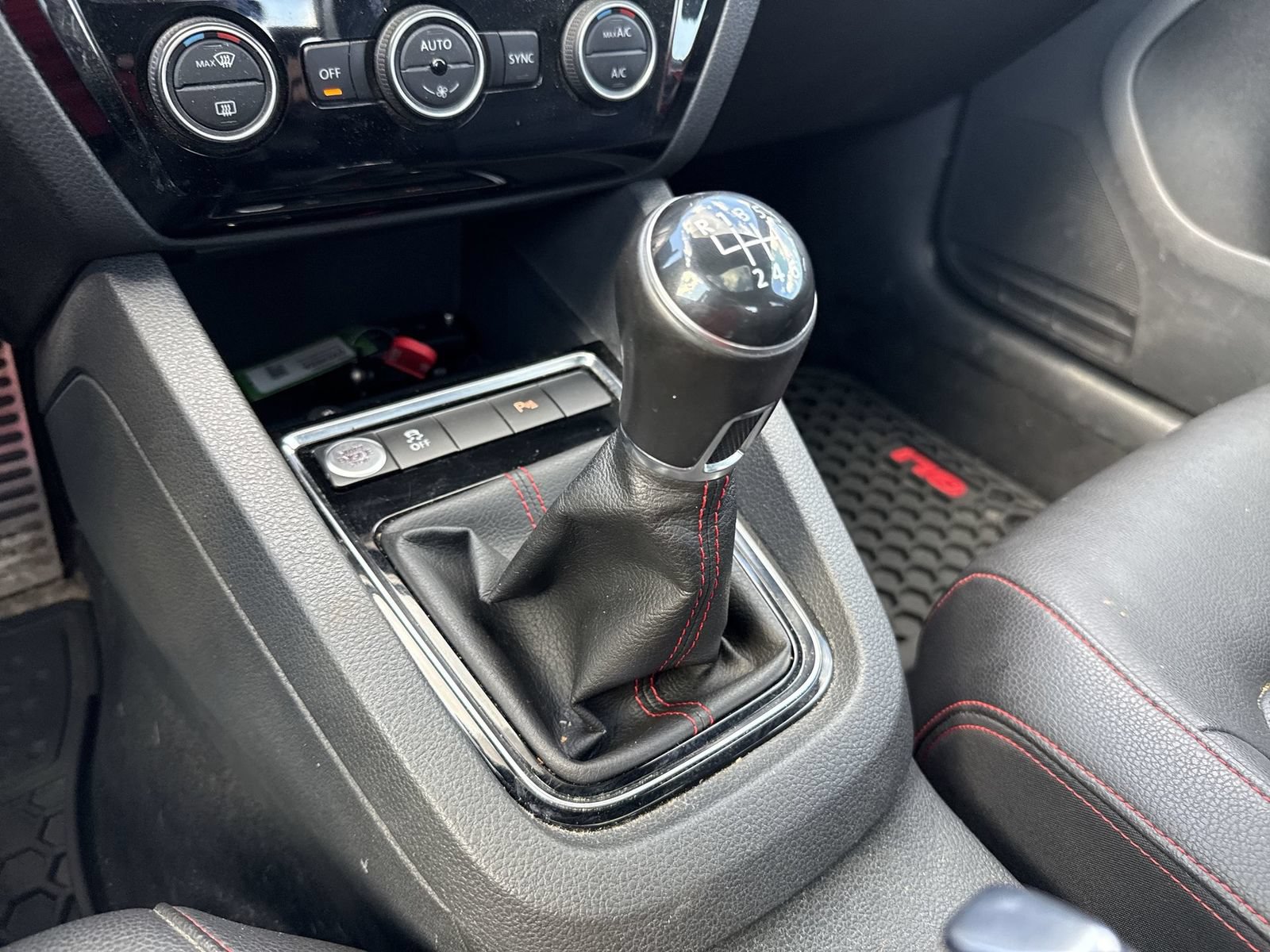 Used 2017 Volkswagen Jetta GLI FWD image 19