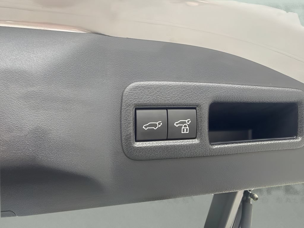 Used 2025 Subaru Solterra AWD/4WD image 28